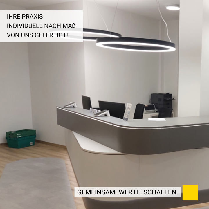 Praxiseinrichtung mit zwei Pendelleuchten